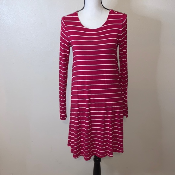 Old Navy Dresses & Skirts - Old Navy red striped long sleeve knee length dress